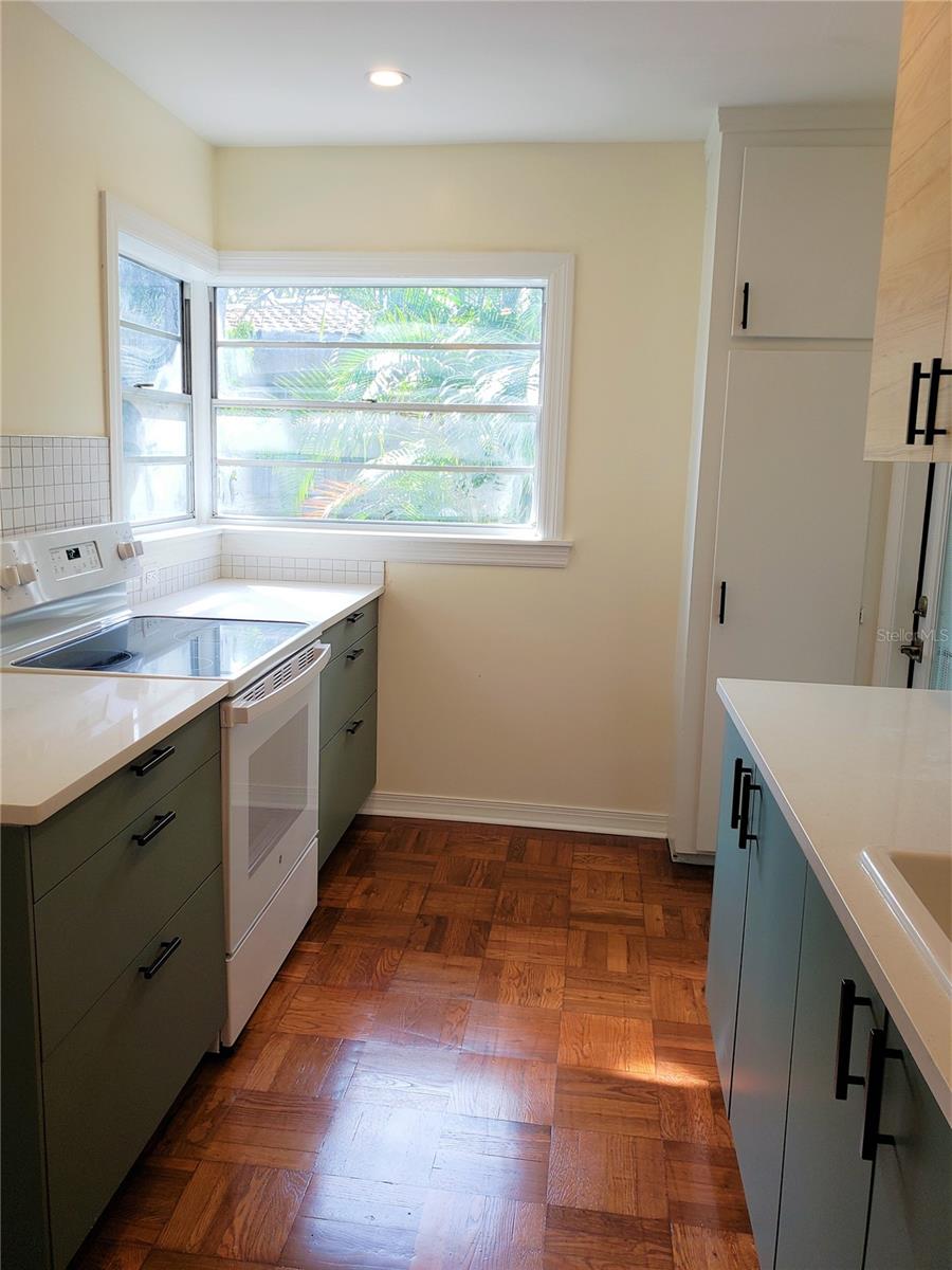 Image 9 of 36 For 707 Lois Avenue