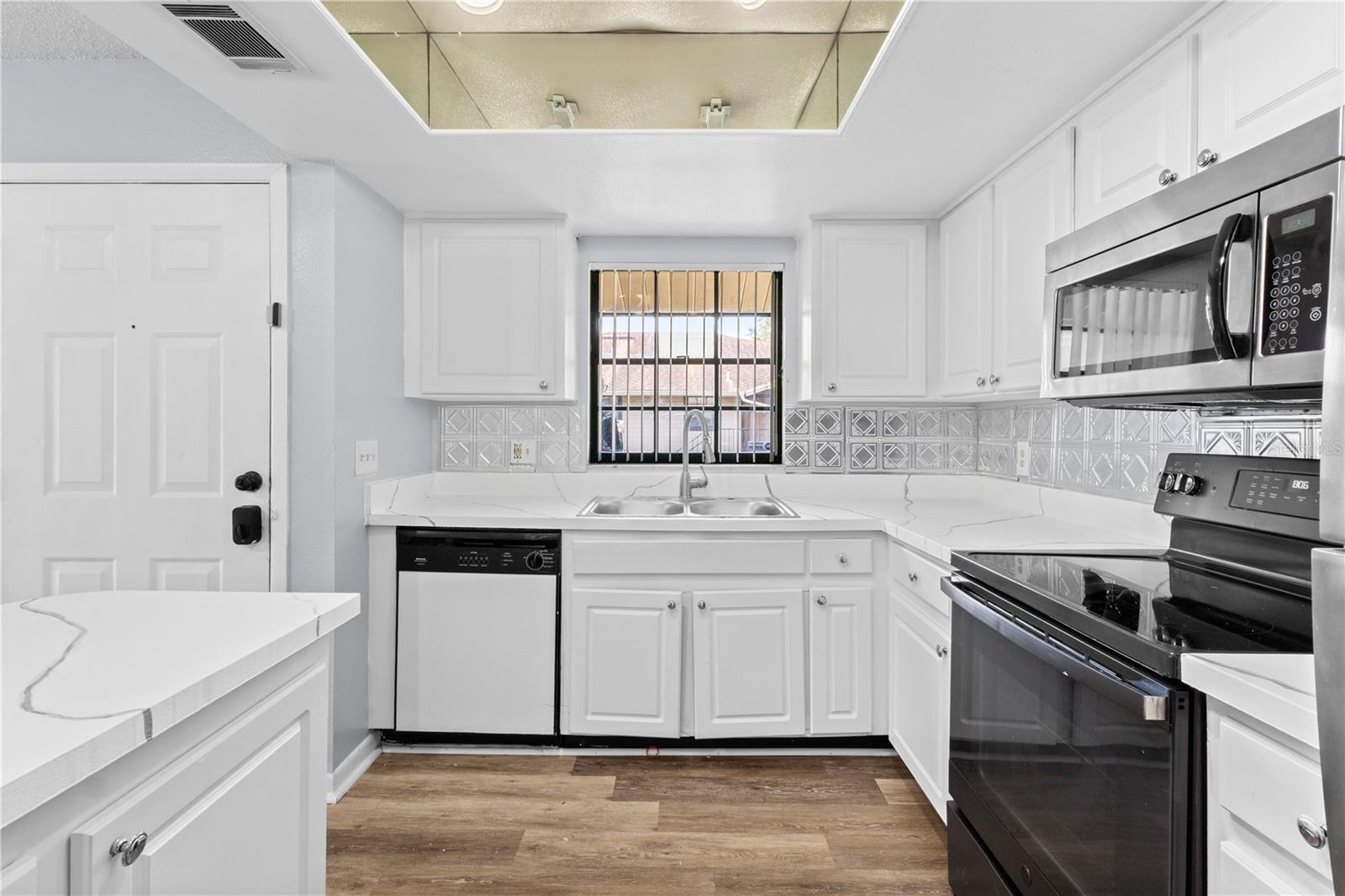 Image 3 of 23 For 4111 Ashford Green Place B202