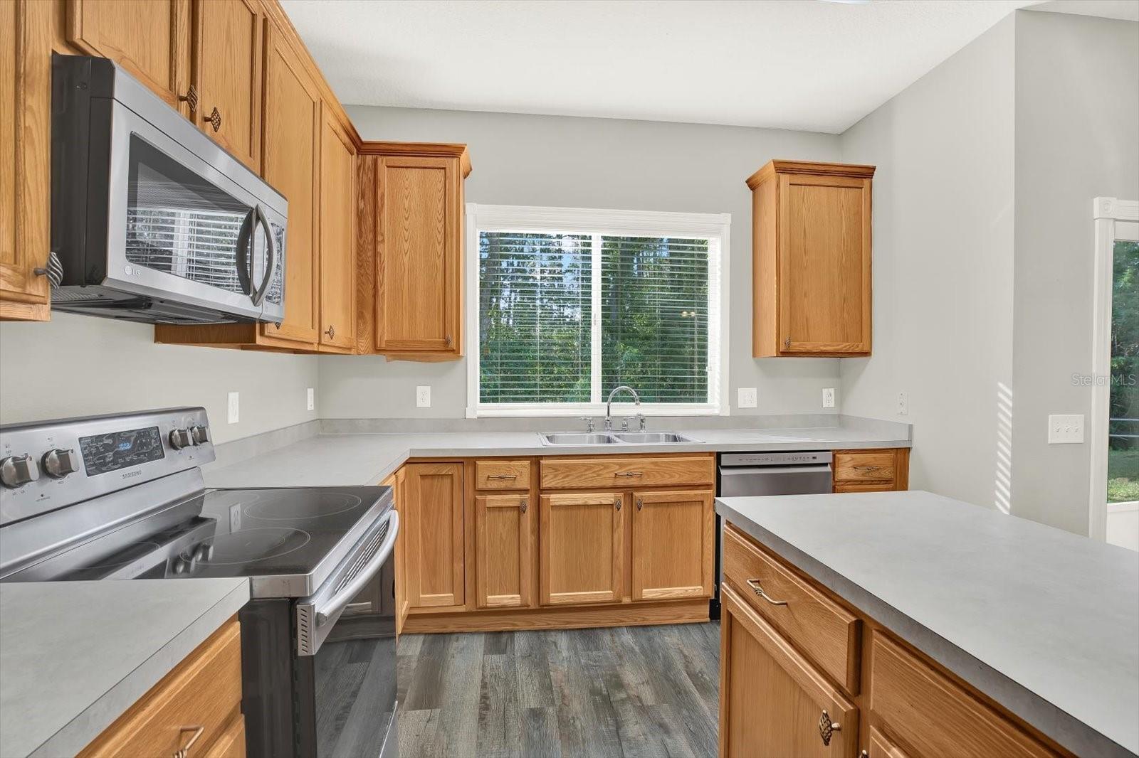 Image 7 of 24 For 17454 Stinchar Drive