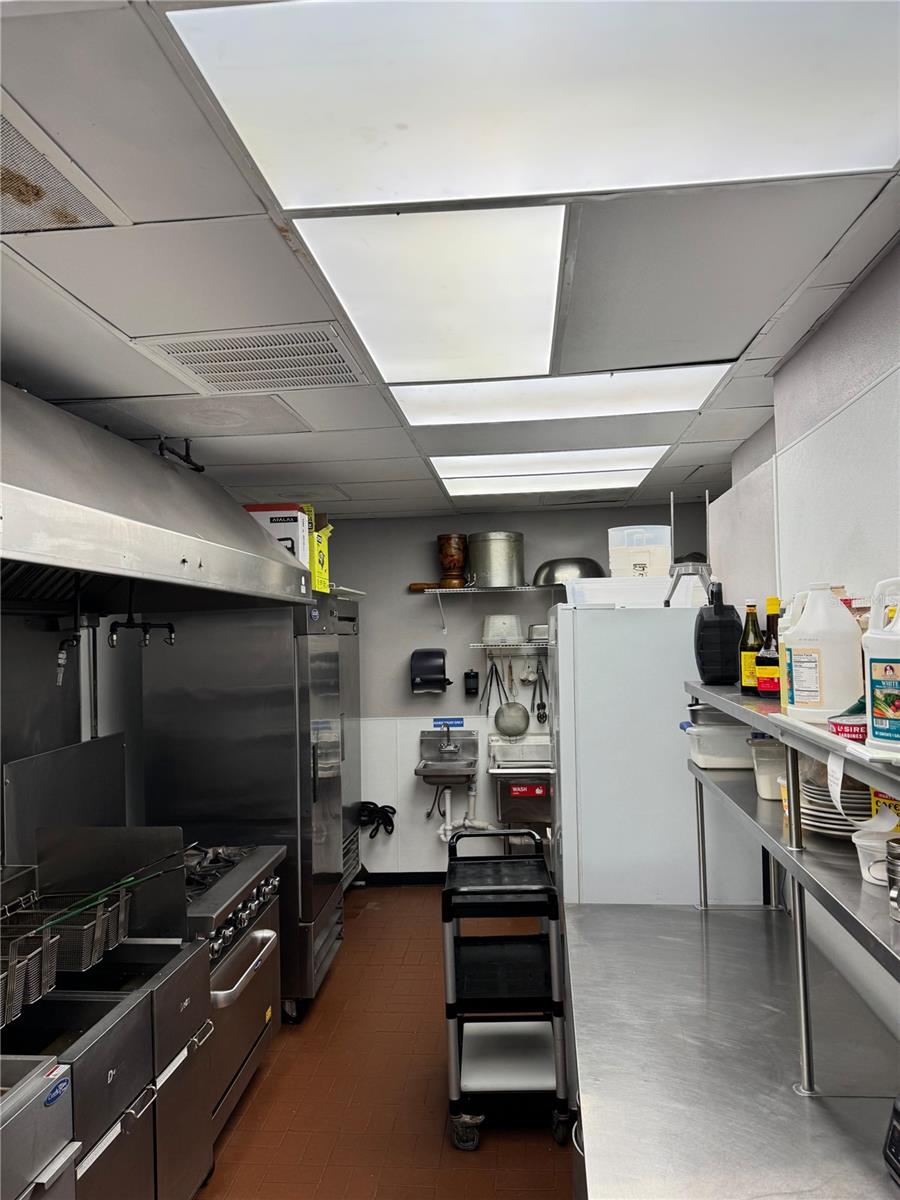 Image 9 of 11 For 902 Busch Boulevard 101