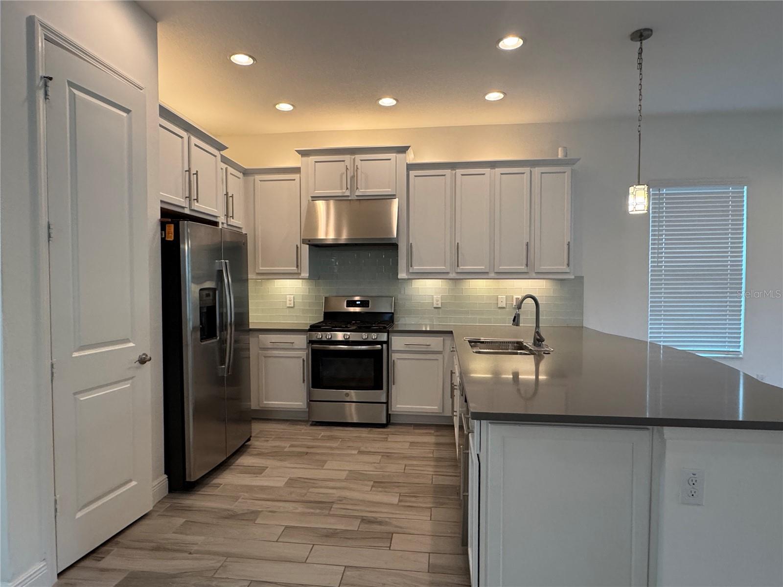 Image 3 of 50 For 30788 Lindentree Drive