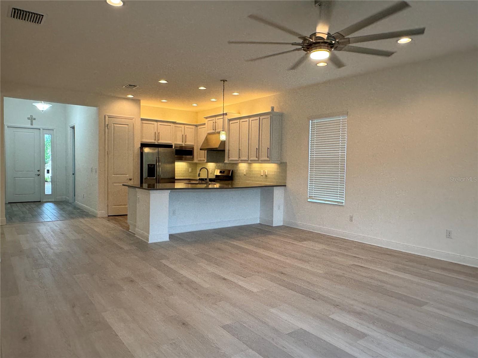 Image 4 of 50 For 30788 Lindentree Drive