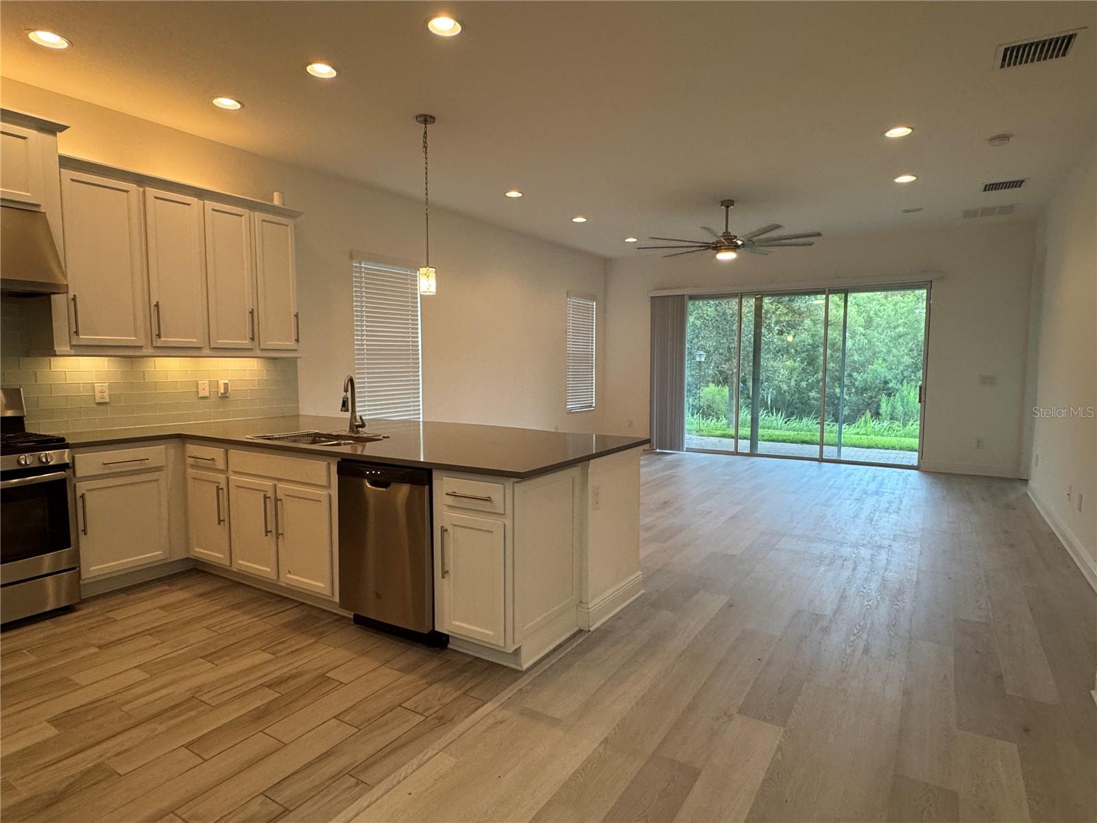 Image 6 of 50 For 30788 Lindentree Drive