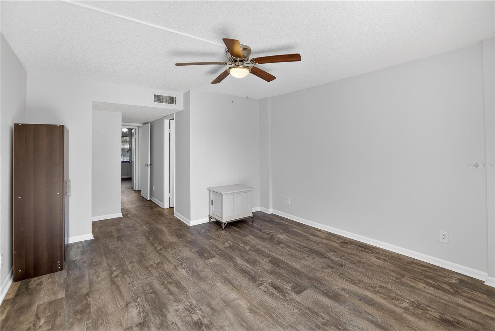 Image 25 of 67 For 2900 Cove Cay Drive 2f