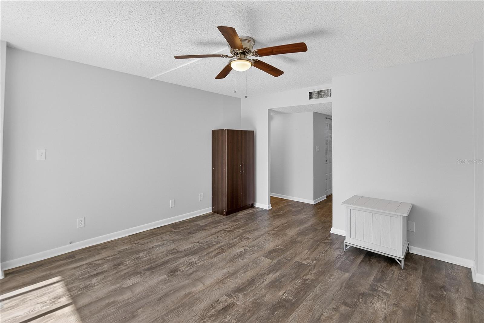 Image 26 of 67 For 2900 Cove Cay Drive 2f