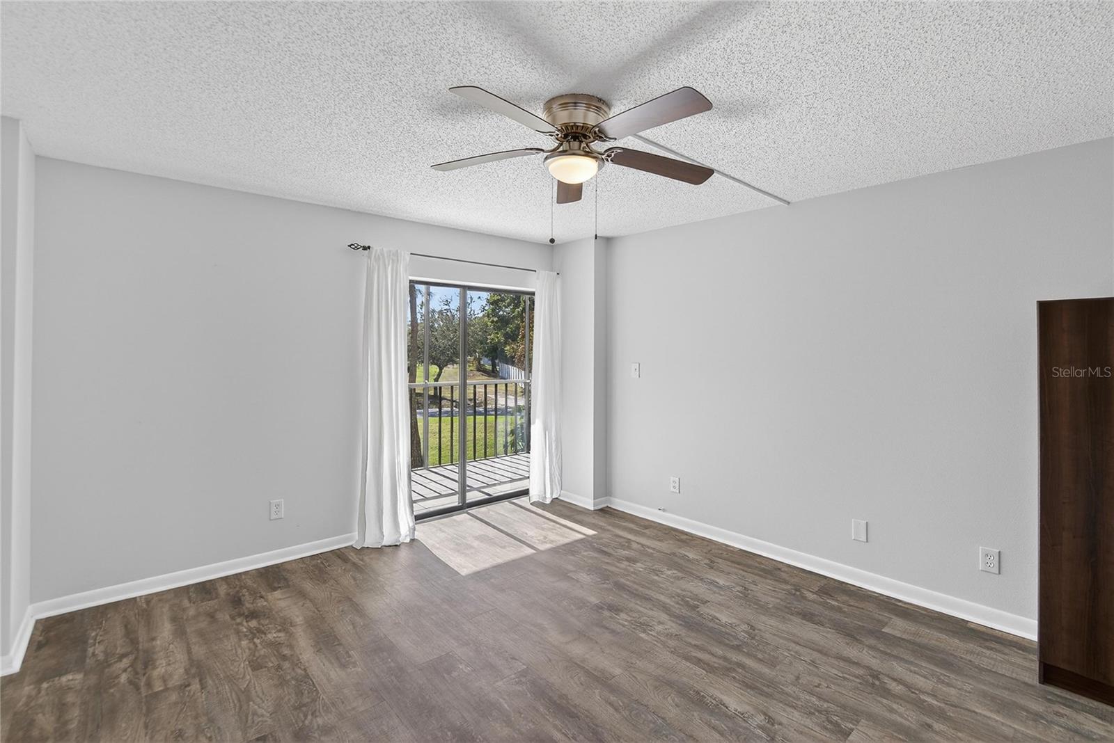 Image 28 of 67 For 2900 Cove Cay Drive 2f