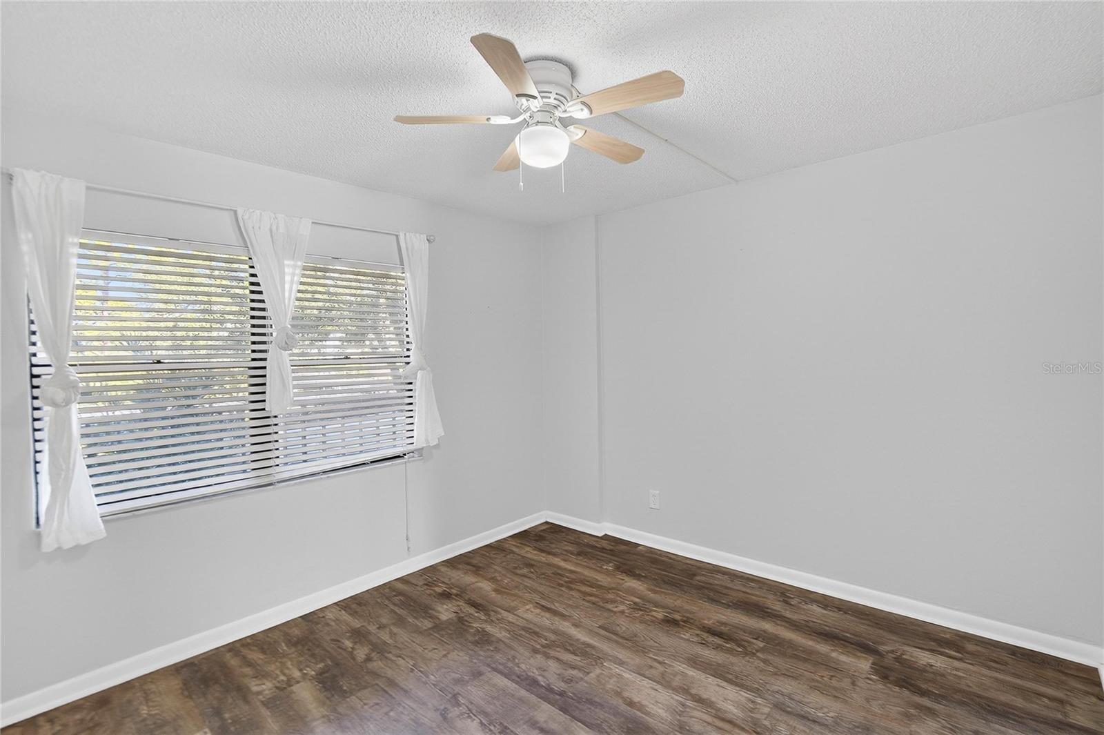 Image 32 of 67 For 2900 Cove Cay Drive 2f