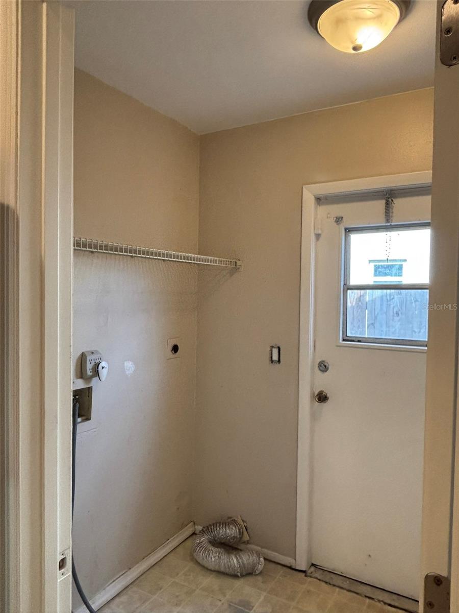 Image 10 of 30 For 12909 Pineway Drive