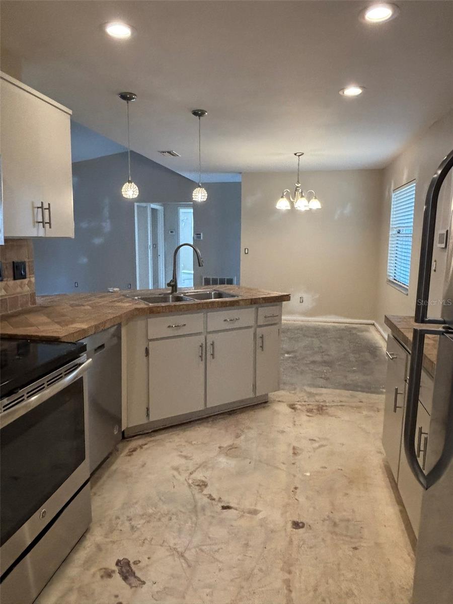 Image 11 of 30 For 12909 Pineway Drive