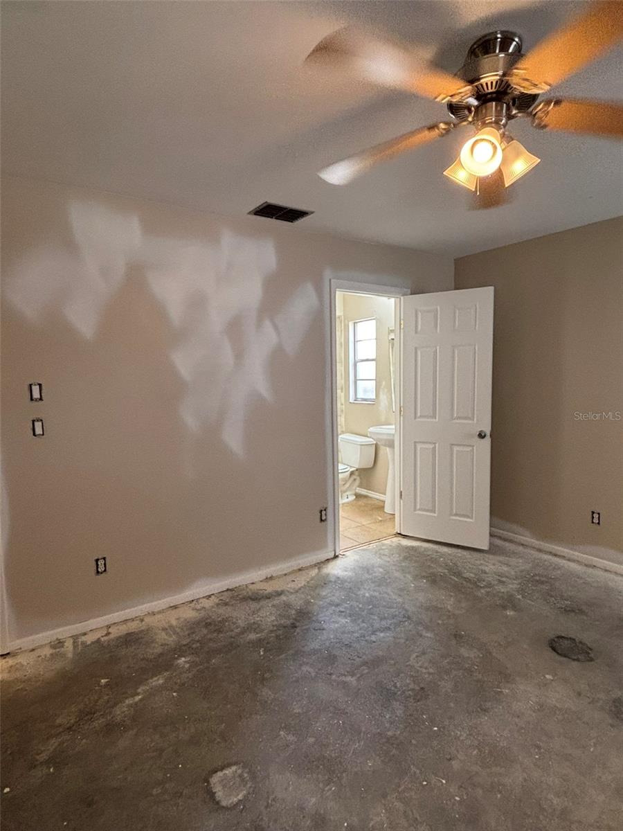 Image 13 of 30 For 12909 Pineway Drive