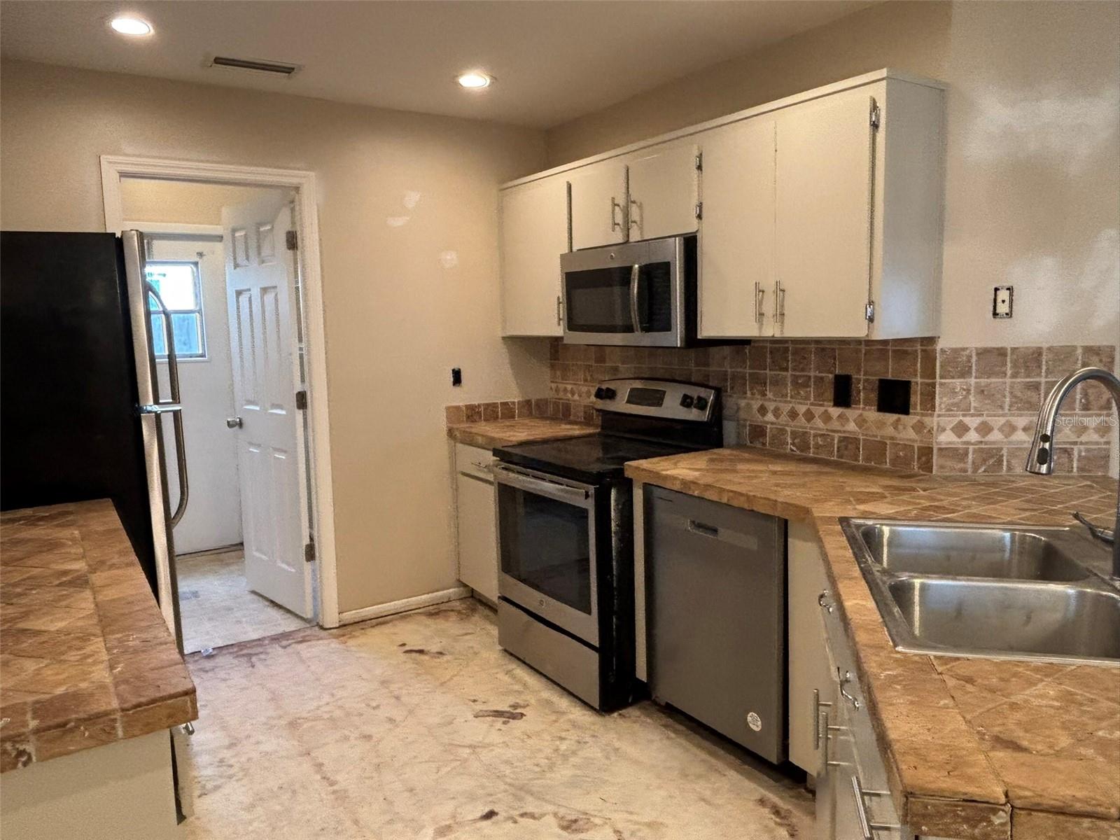 Image 7 of 30 For 12909 Pineway Drive