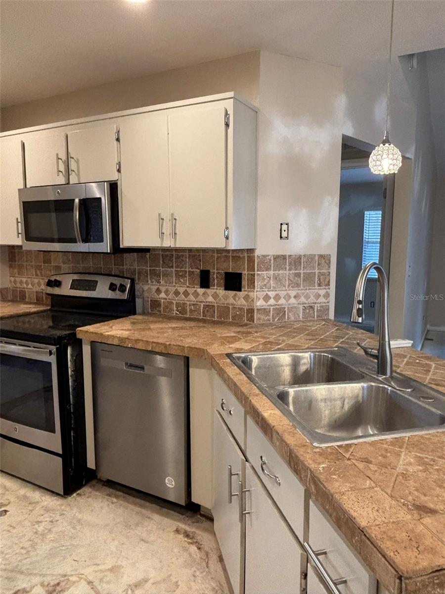 Image 8 of 30 For 12909 Pineway Drive