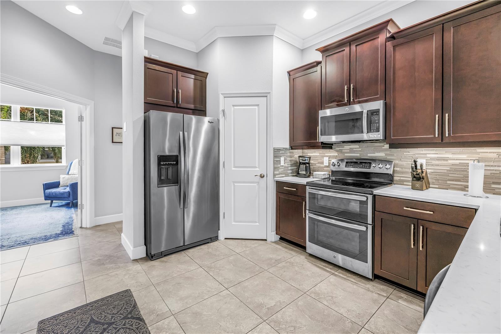 Image 13 of 67 For 5930 Anchorage Way S