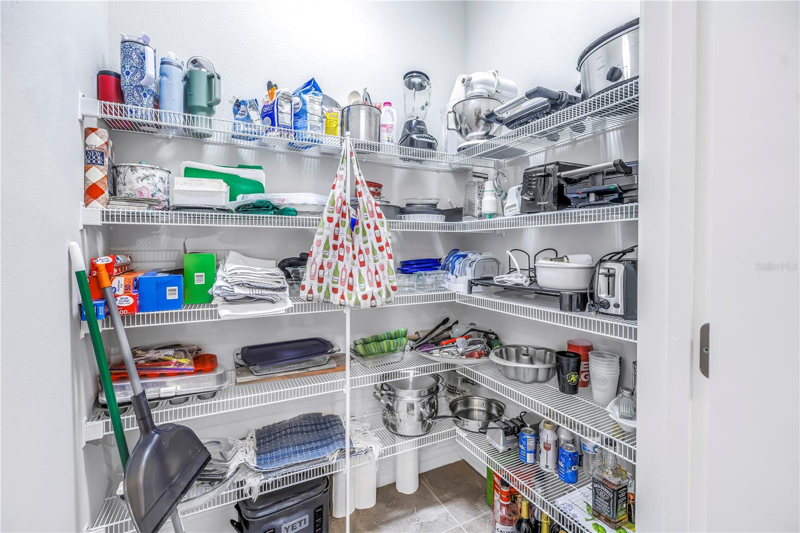 Image 15 of 67 For 5930 Anchorage Way S