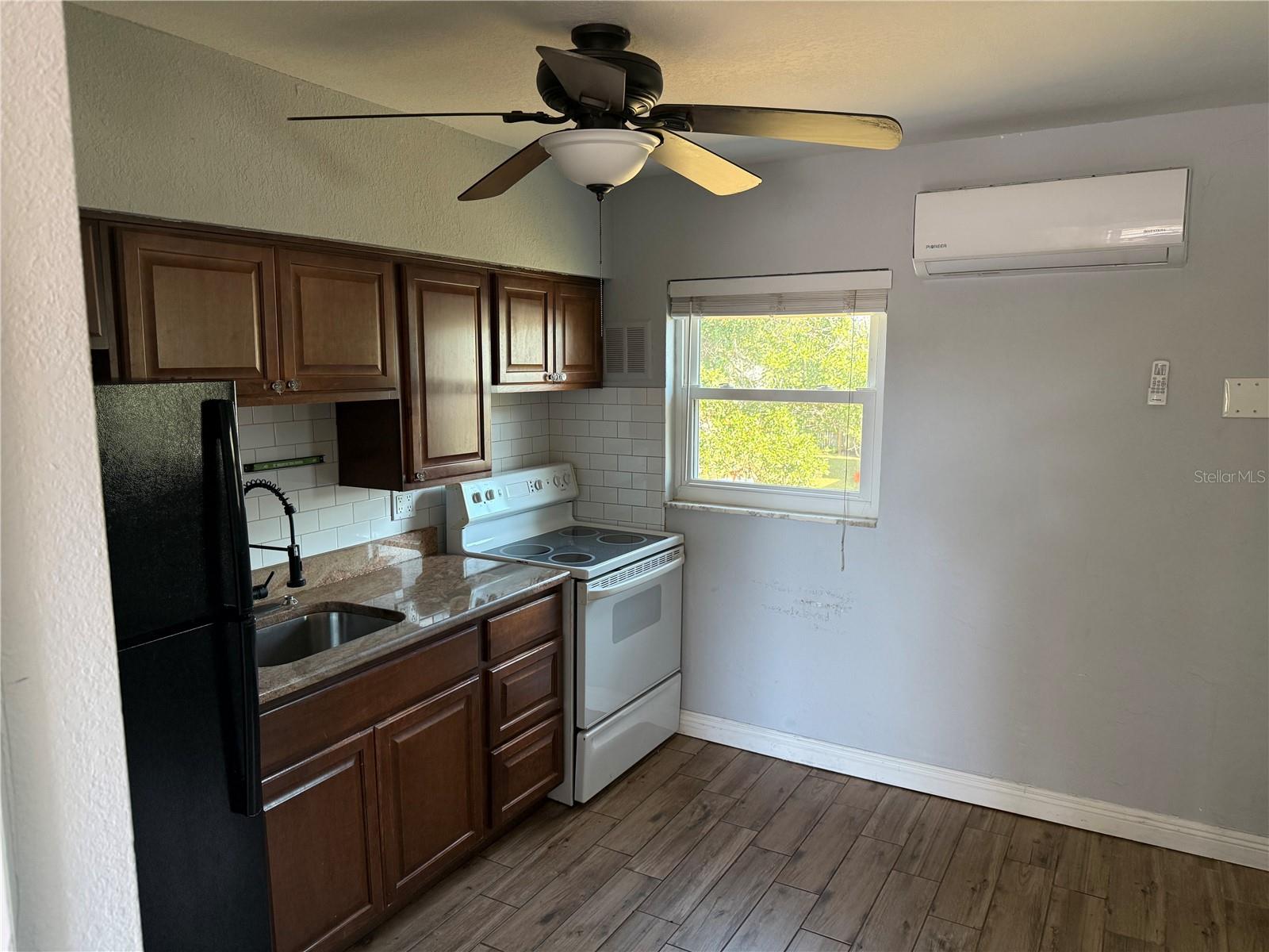 Image 3 of 11 For 2807 41st Avenue N 3