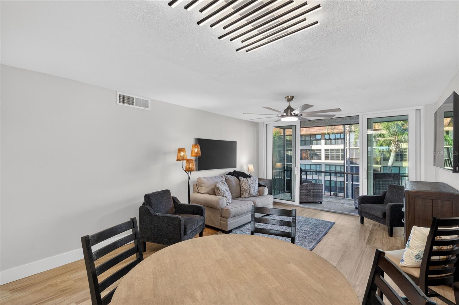 Image 11 of 65 For 19701 Gulf Boulevard 328