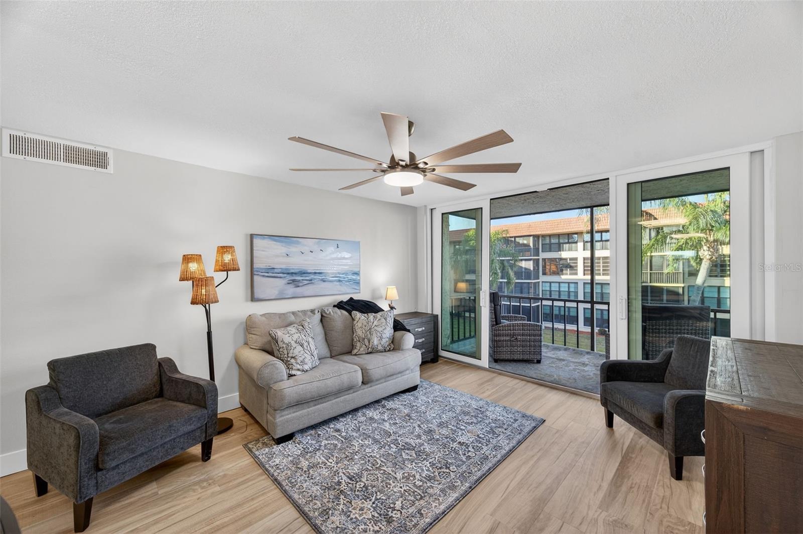 Image 12 of 65 For 19701 Gulf Boulevard 328