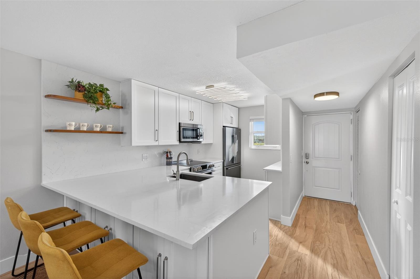 Image 3 of 65 For 19701 Gulf Boulevard 328