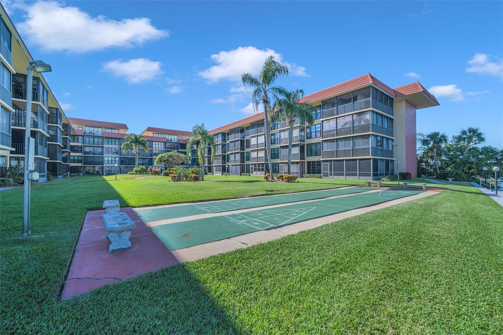 Image 39 of 65 For 19701 Gulf Boulevard 328