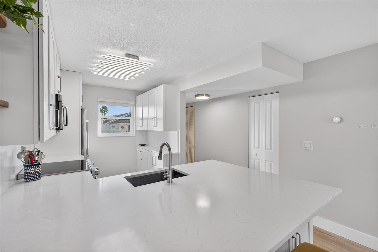 Image 4 of 65 For 19701 Gulf Boulevard 328