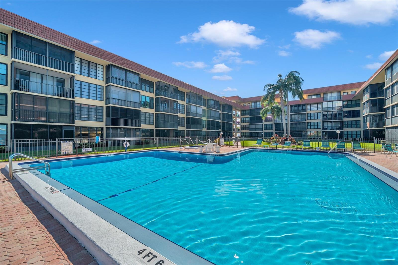 Image 44 of 65 For 19701 Gulf Boulevard 328