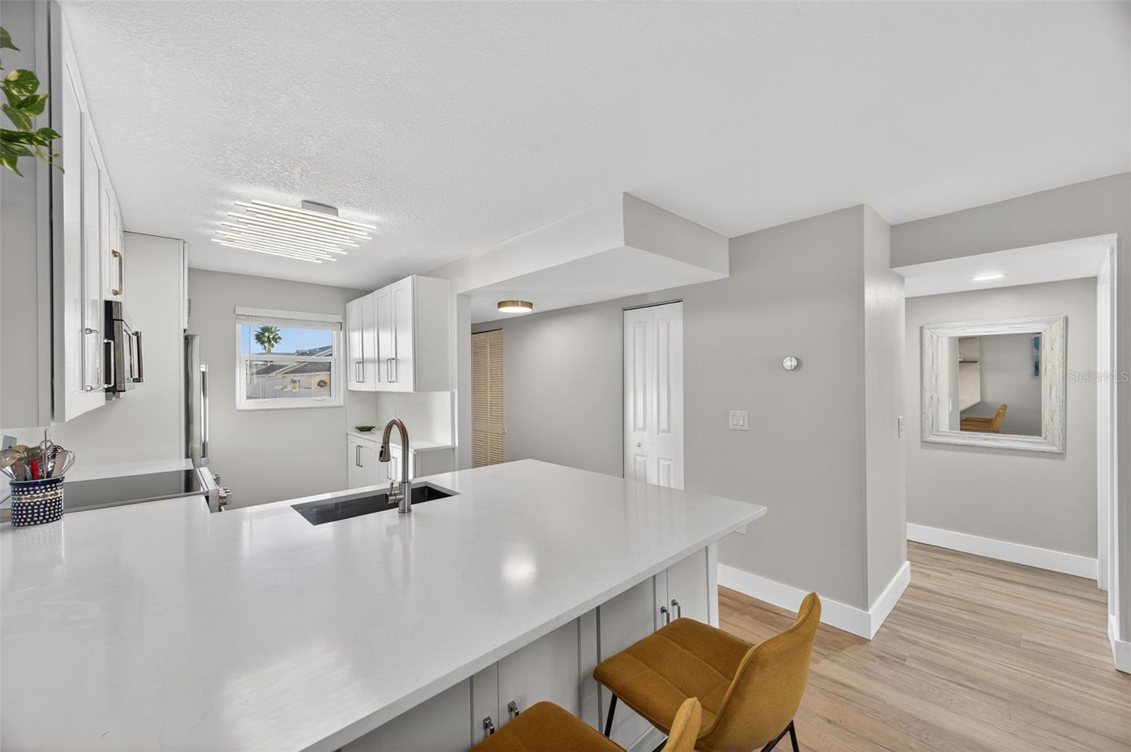 Image 5 of 65 For 19701 Gulf Boulevard 328