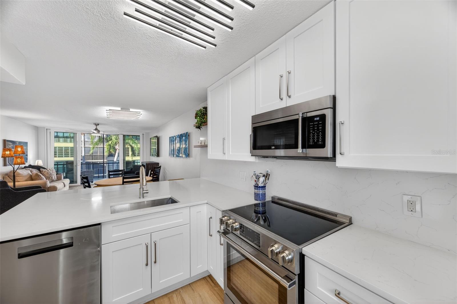 Image 6 of 65 For 19701 Gulf Boulevard 328