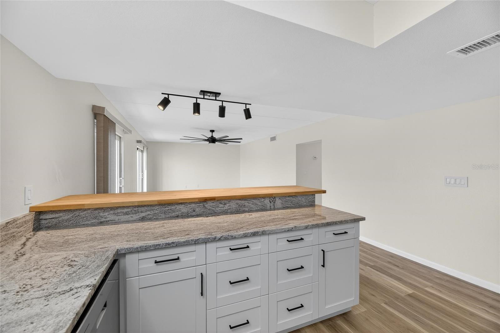 Image 27 of 54 For 8831 Bay Pointe Drive 107