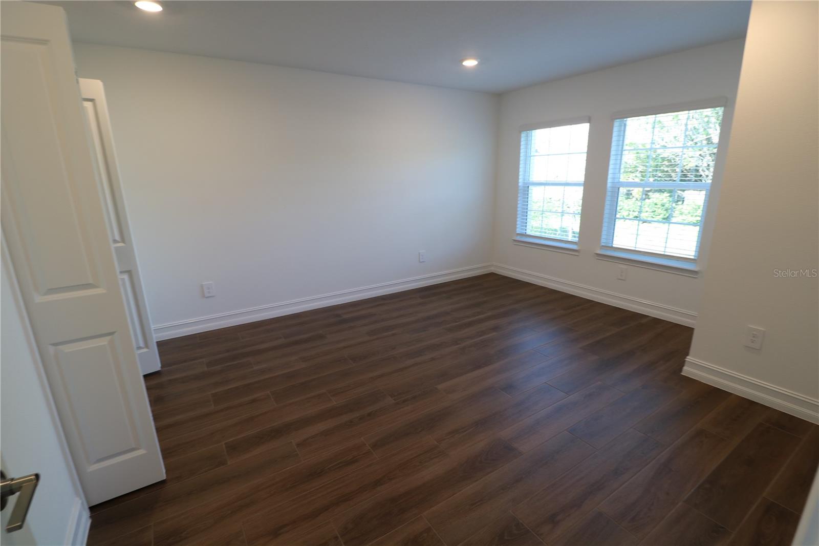 Image 11 of 57 For 4510 Manhattan Avenue 007