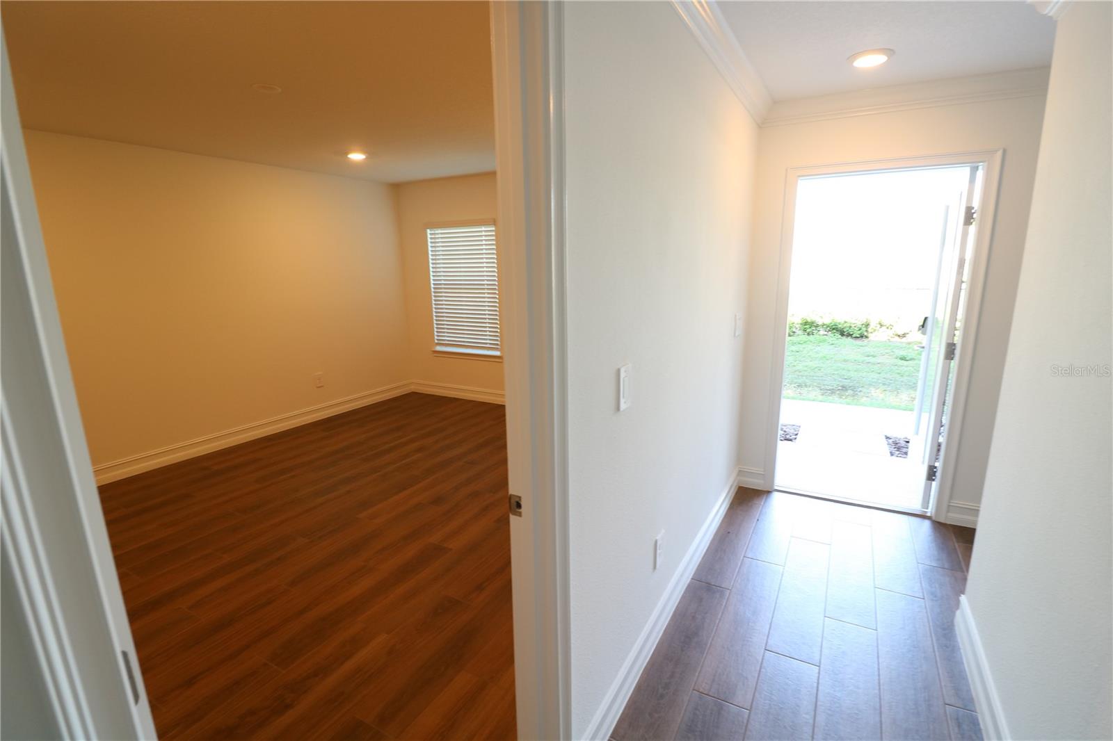 Image 13 of 57 For 4510 Manhattan Avenue 007