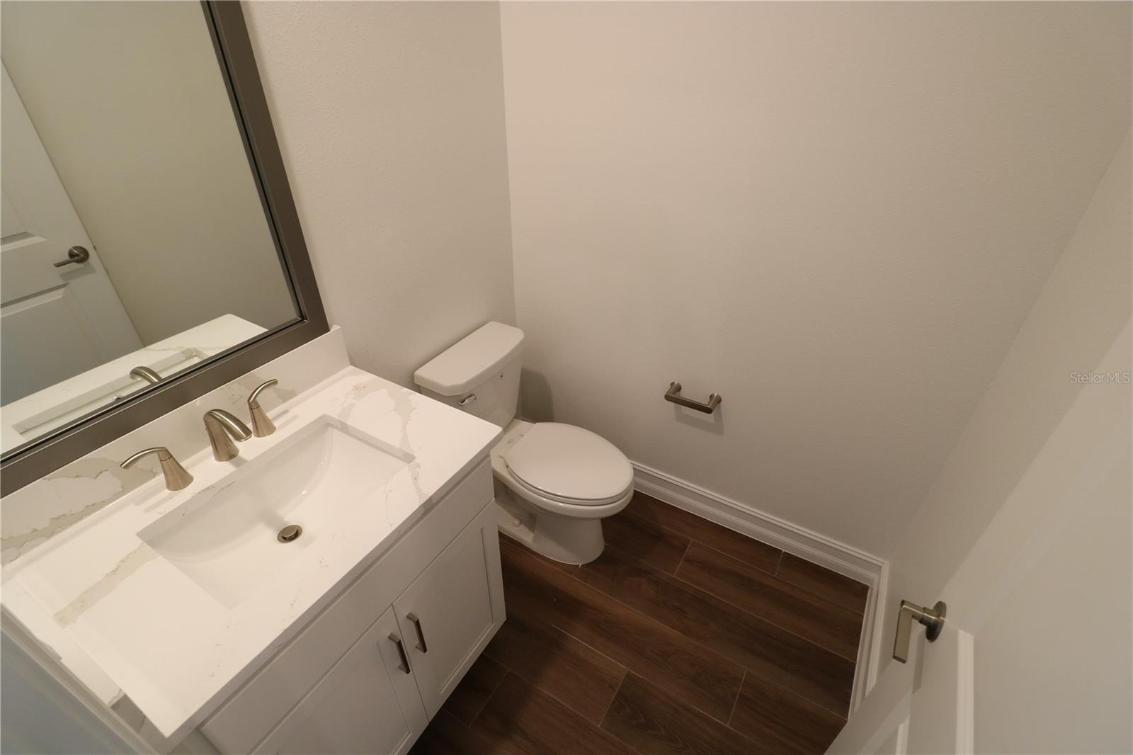 Image 16 of 57 For 4510 Manhattan Avenue 007