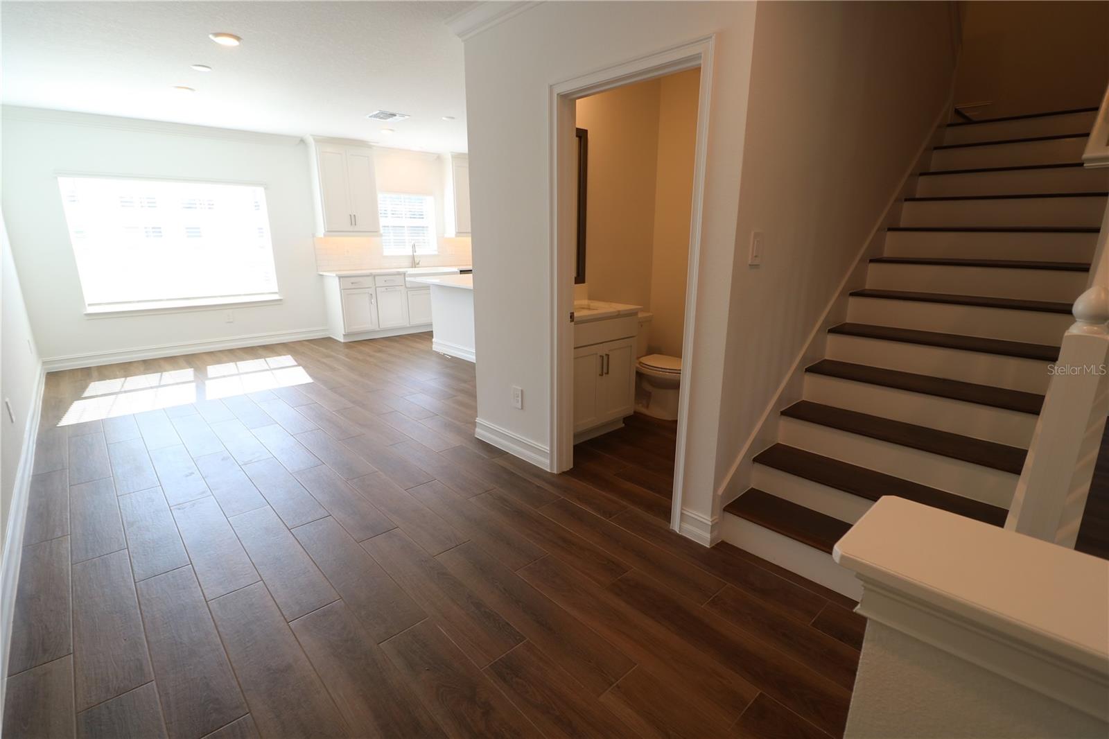 Image 17 of 57 For 4510 Manhattan Avenue 007