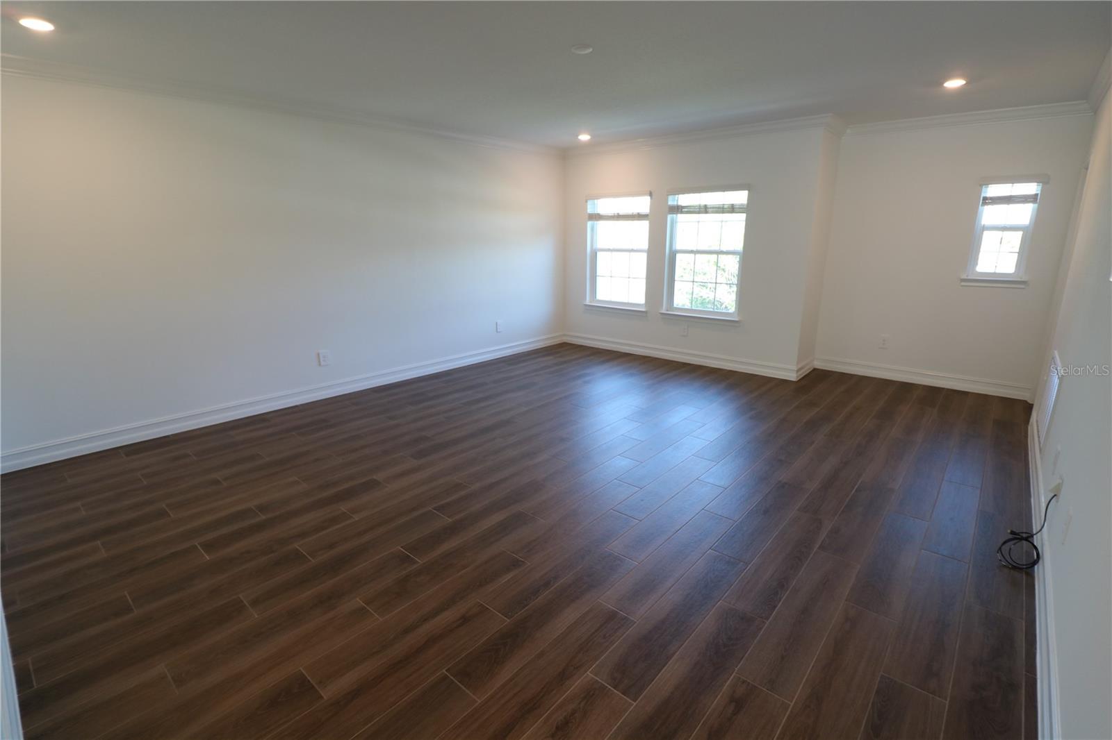 Image 21 of 57 For 4510 Manhattan Avenue 007