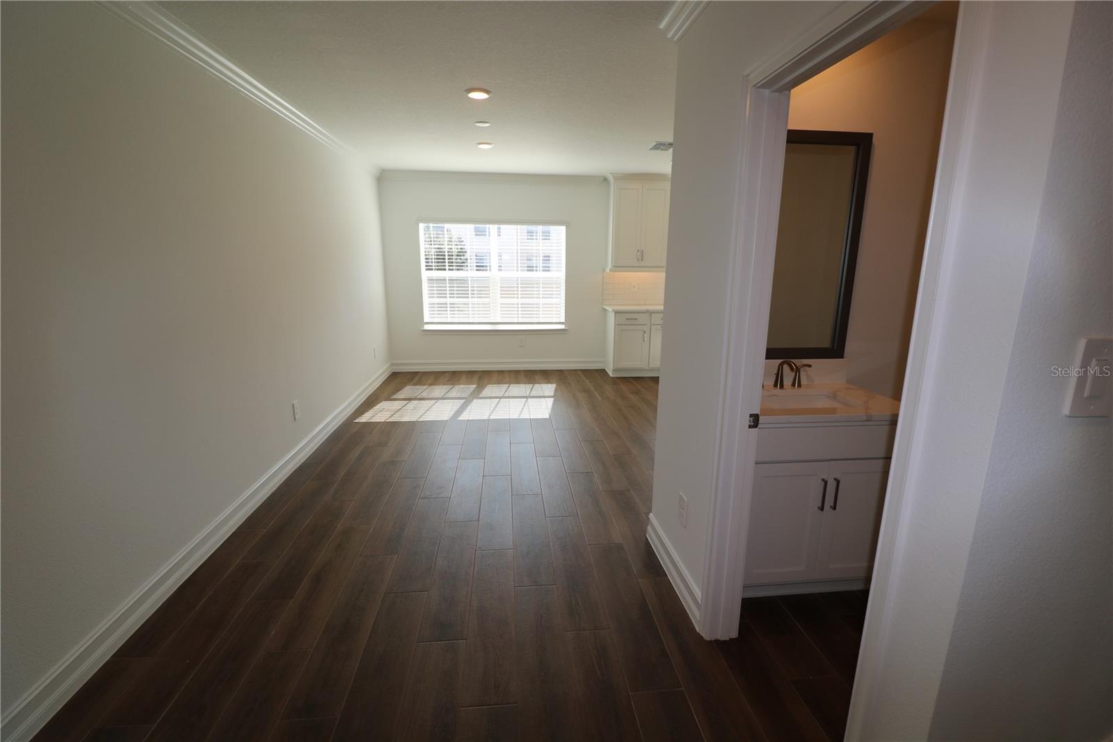 Image 22 of 57 For 4510 Manhattan Avenue 007