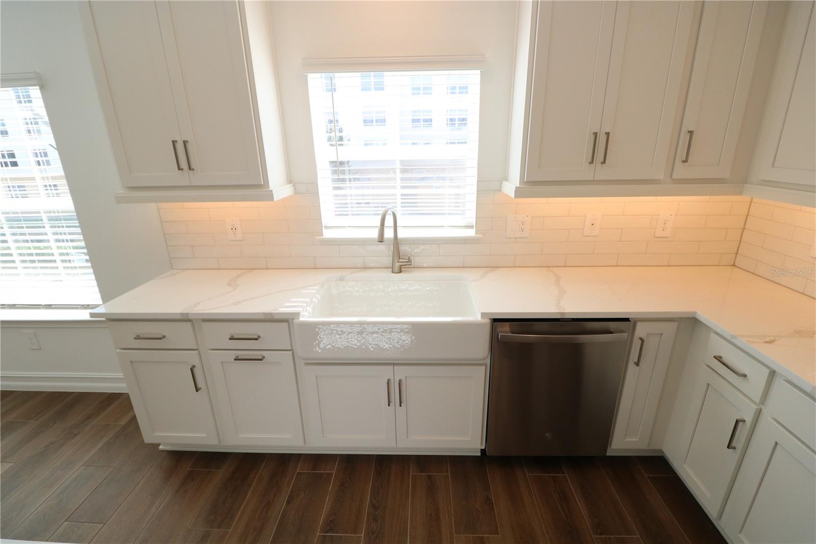 Image 27 of 57 For 4510 Manhattan Avenue 007