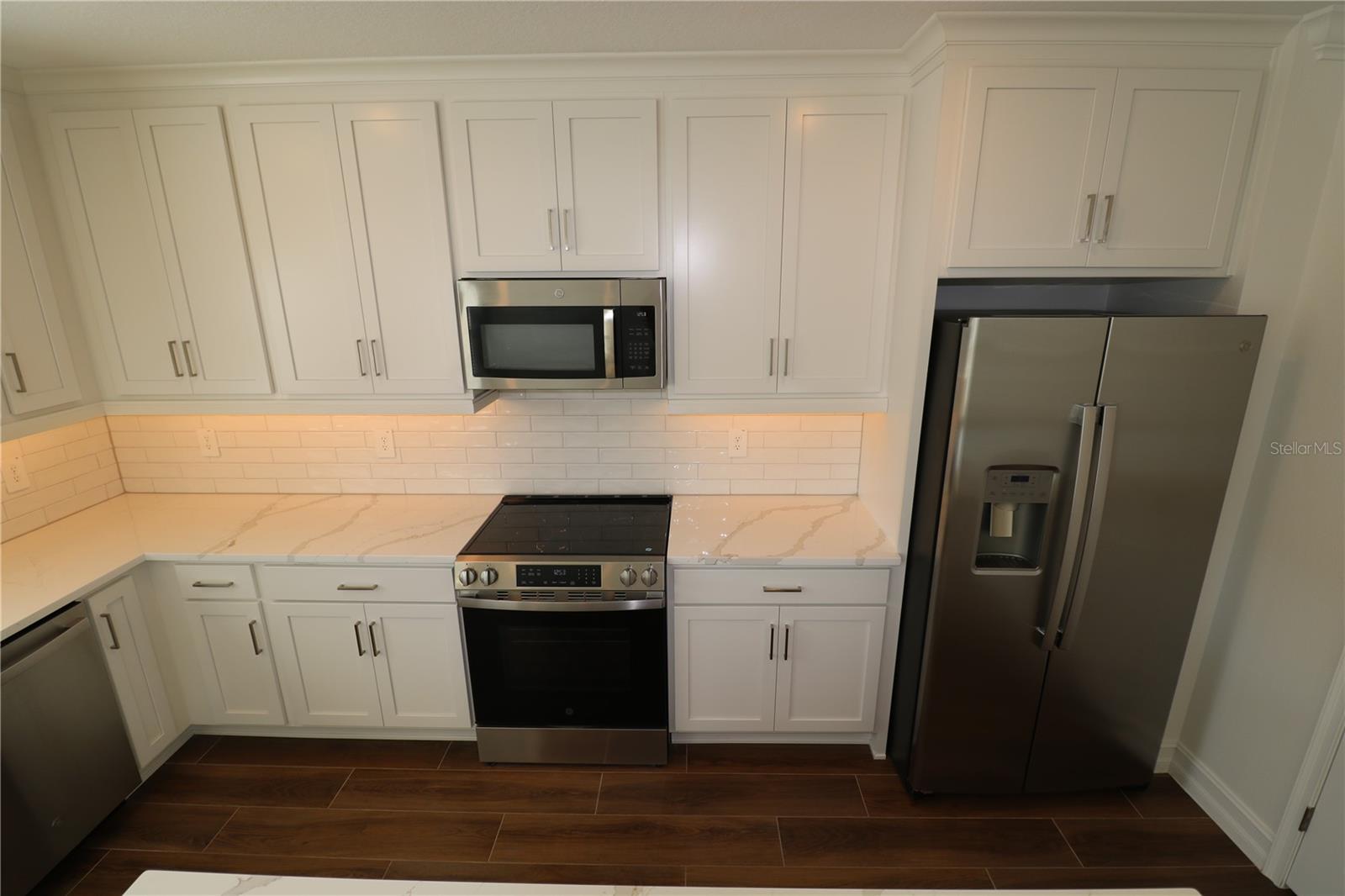 Image 29 of 57 For 4510 Manhattan Avenue 007