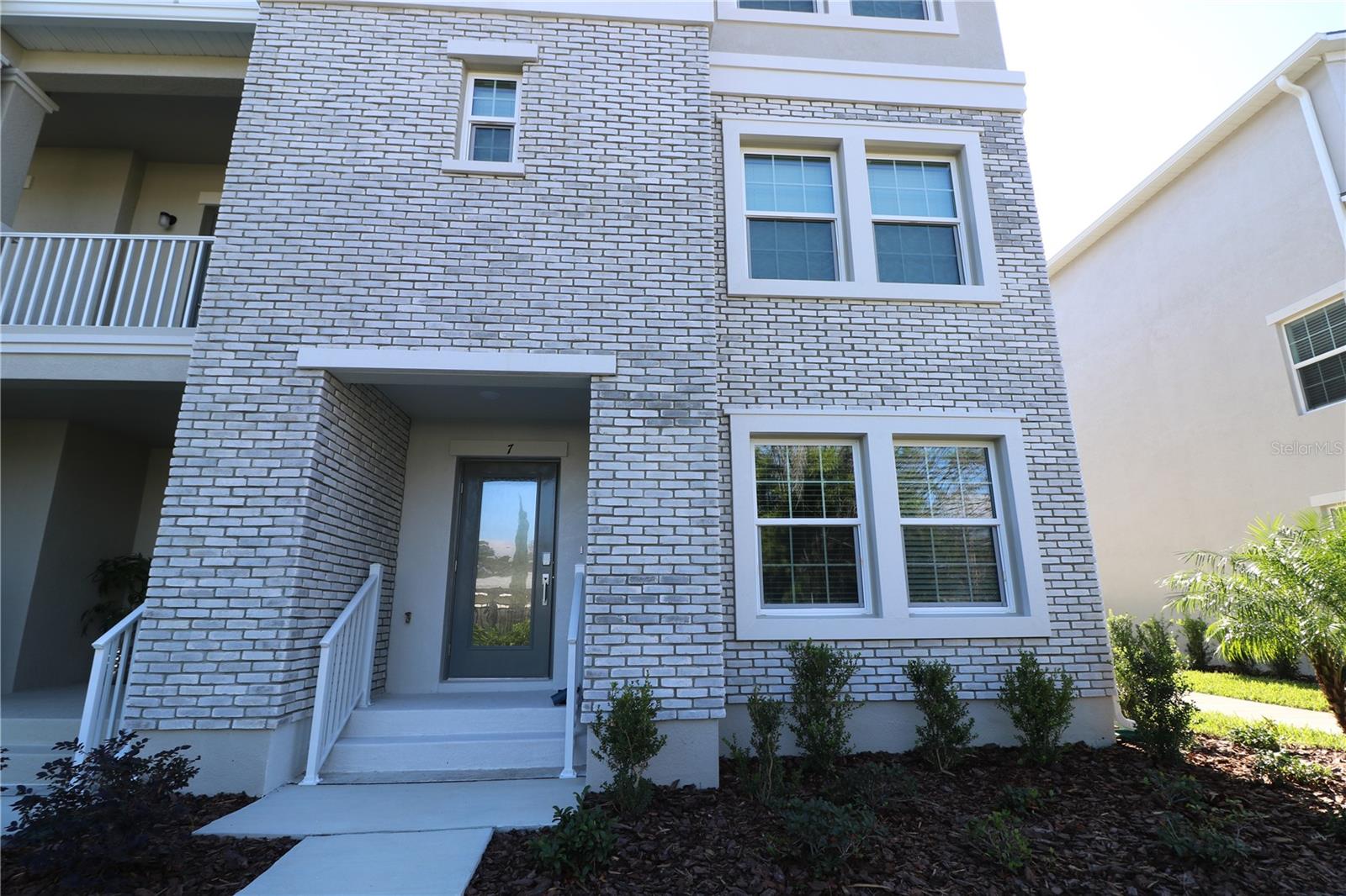 Image 3 of 57 For 4510 Manhattan Avenue 007