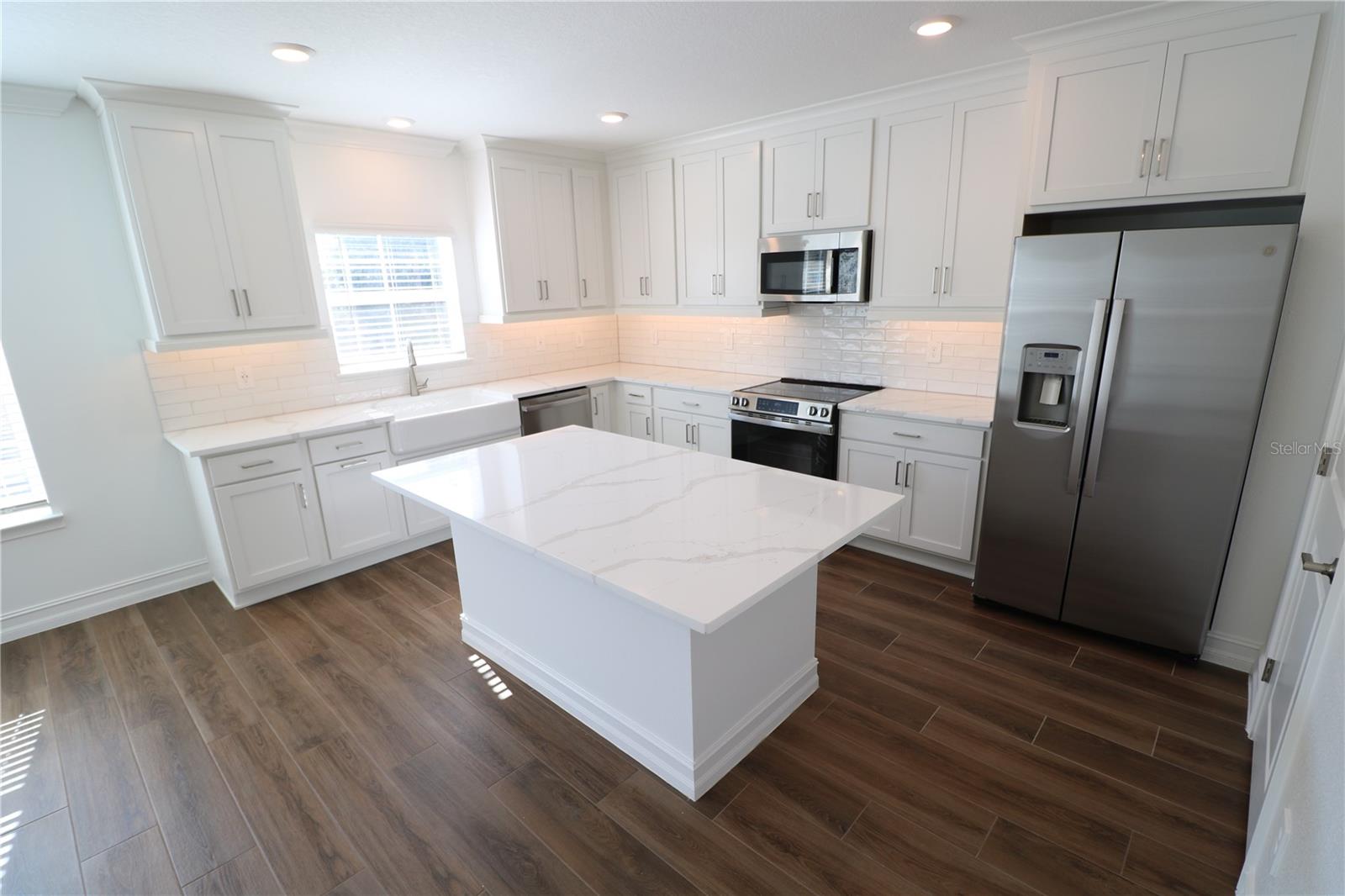 Image 31 of 57 For 4510 Manhattan Avenue 007