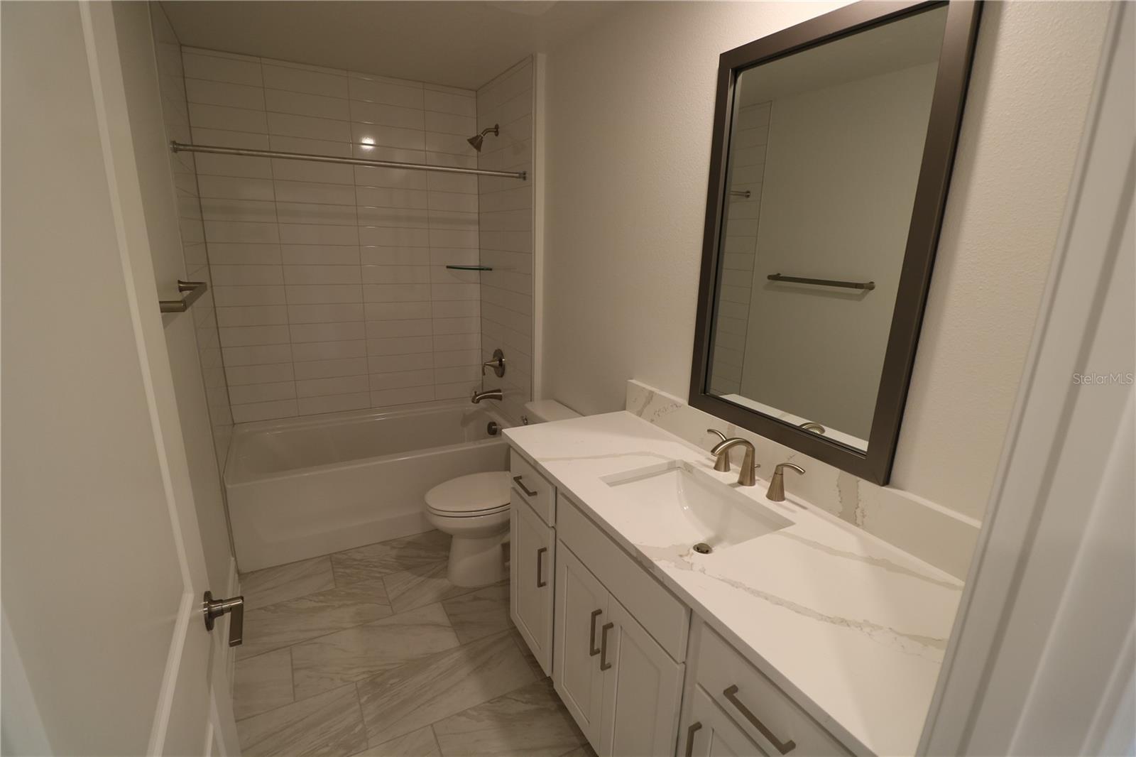 Image 38 of 57 For 4510 Manhattan Avenue 007