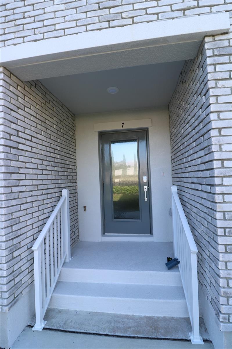 Image 4 of 57 For 4510 Manhattan Avenue 007