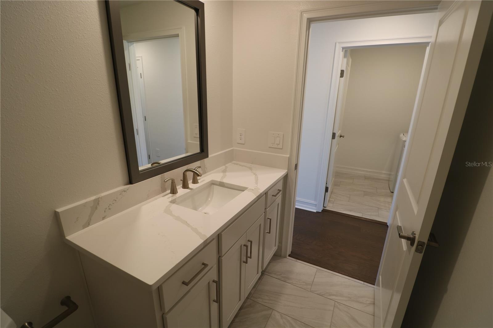 Image 40 of 57 For 4510 Manhattan Avenue 007