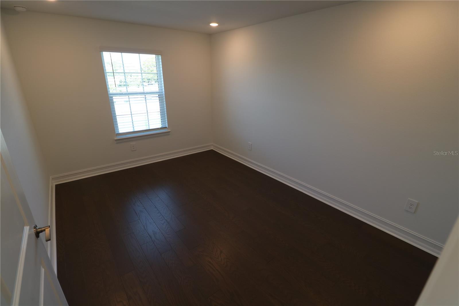 Image 41 of 57 For 4510 Manhattan Avenue 007