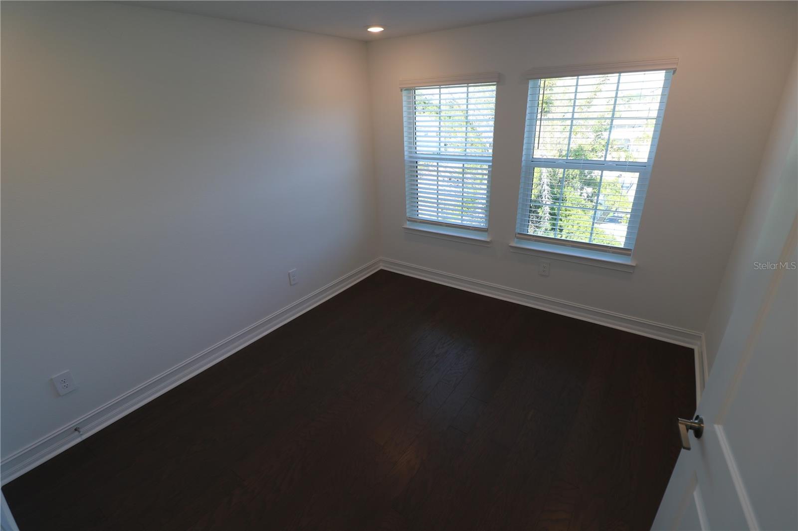 Image 43 of 57 For 4510 Manhattan Avenue 007