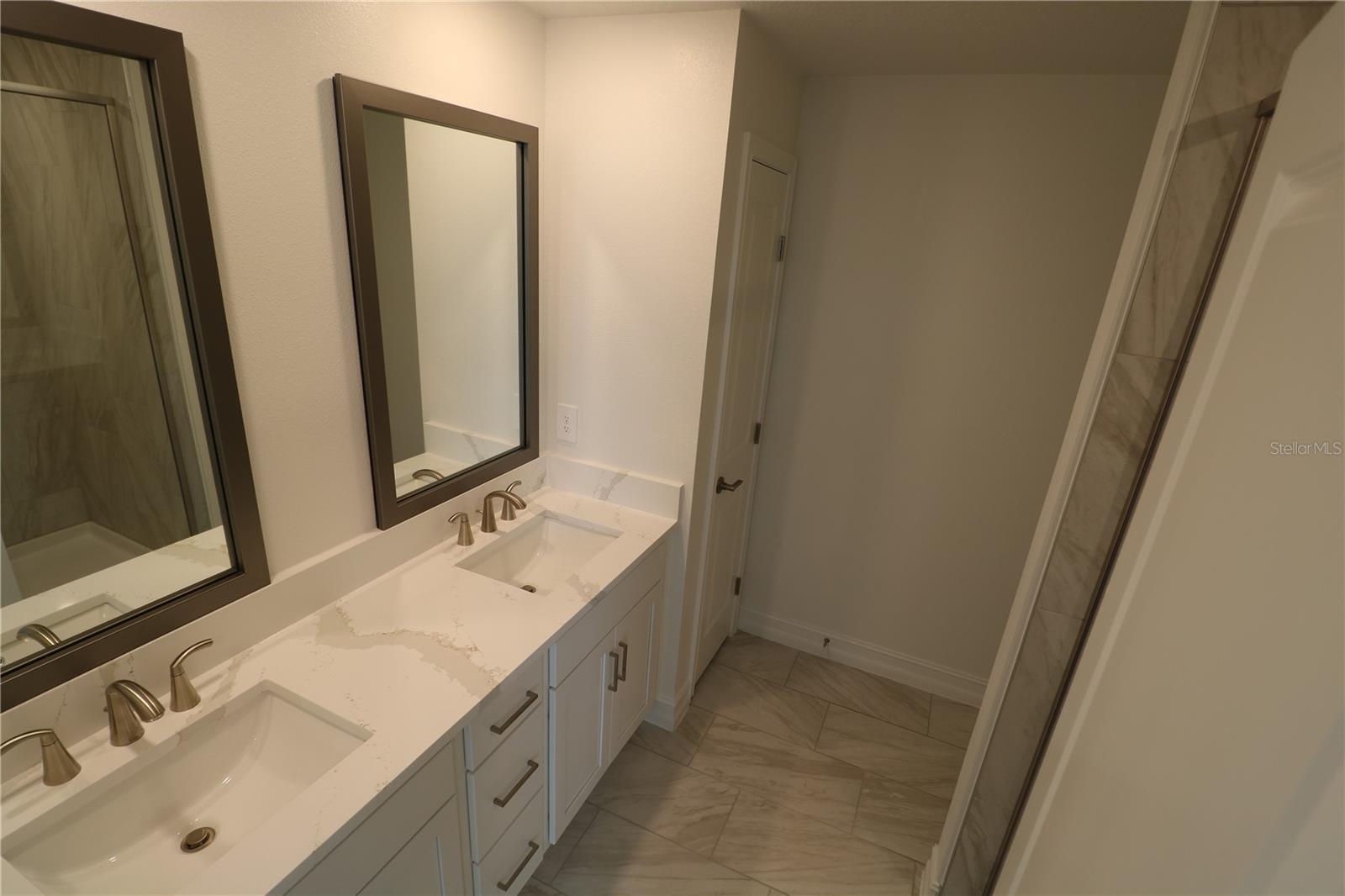 Image 50 of 57 For 4510 Manhattan Avenue 007