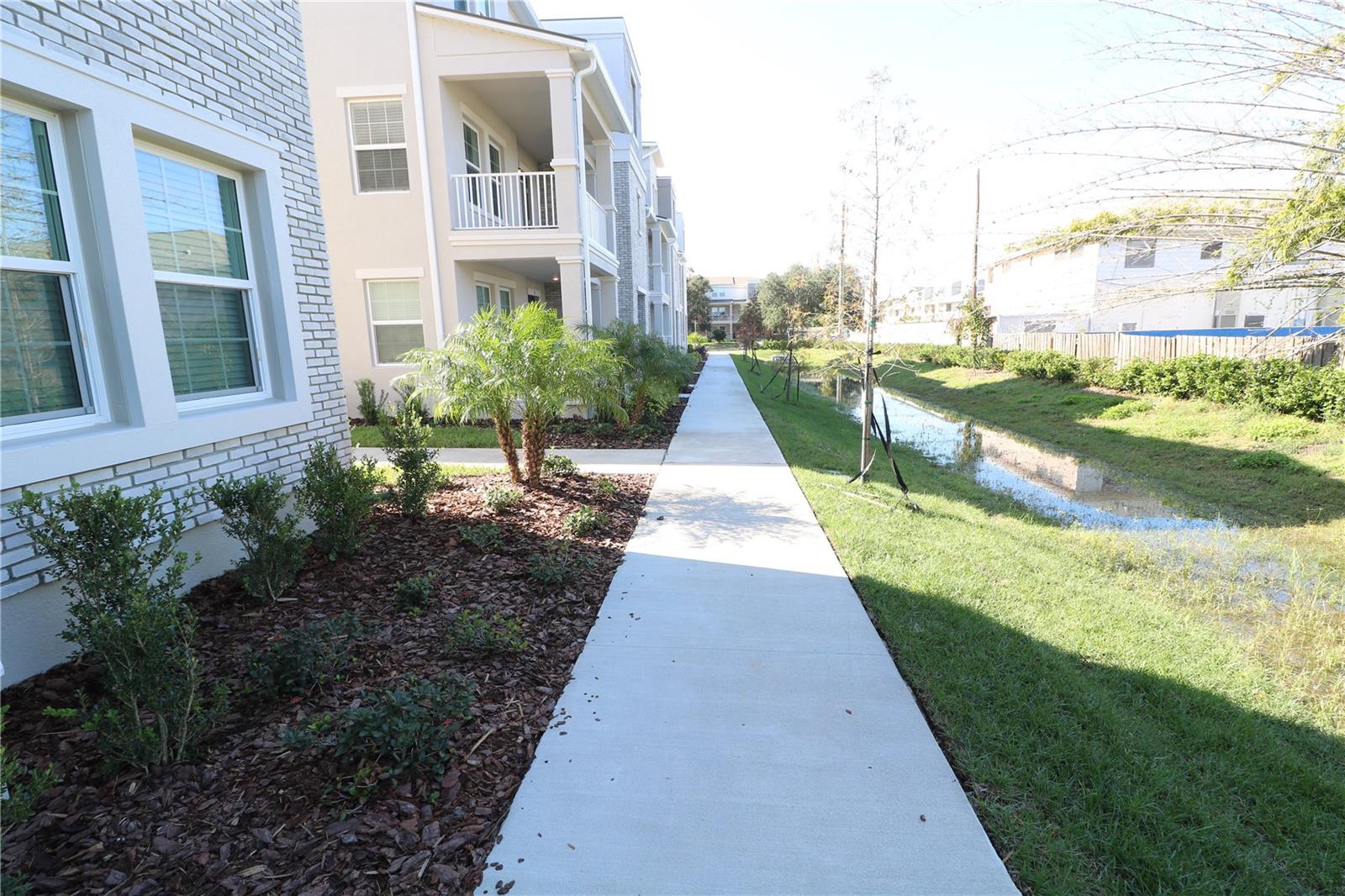 Image 54 of 57 For 4510 Manhattan Avenue 007