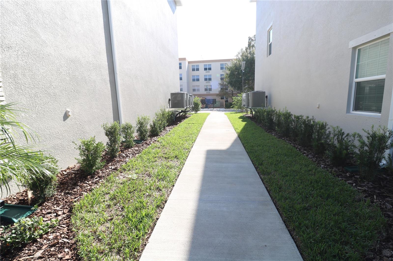 Image 55 of 57 For 4510 Manhattan Avenue 007