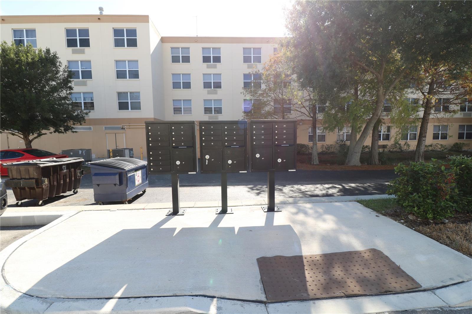 Image 56 of 57 For 4510 Manhattan Avenue 007