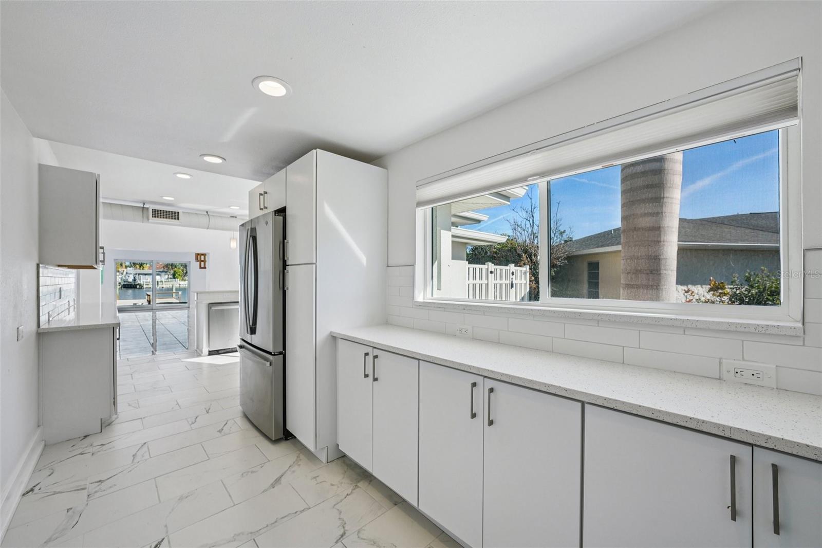 Listing photo id 8 for 11055 6th Street E