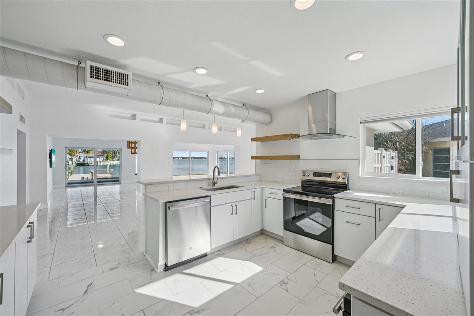 Listing photo id 11 for 11055 6th Street E