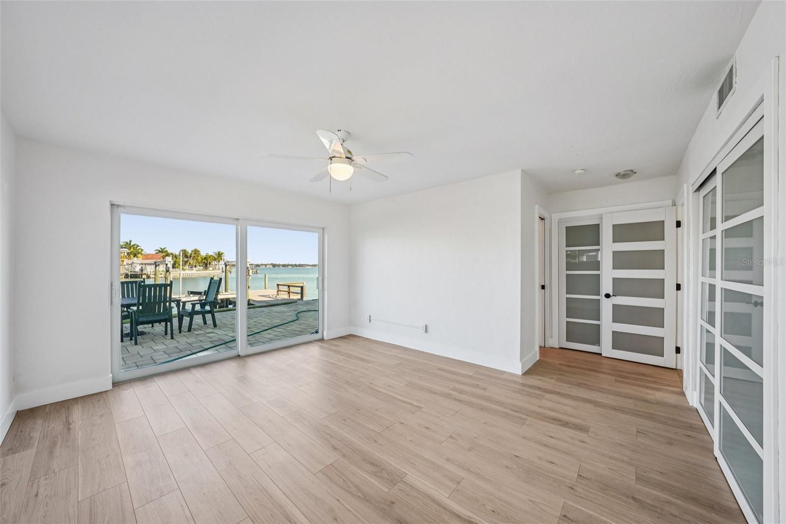 Listing photo id 15 for 11055 6th Street E